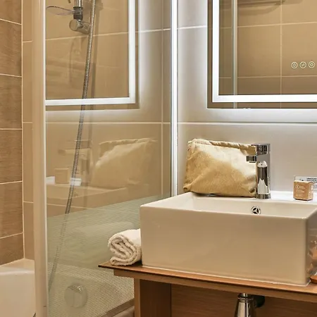 Pierre & Centre Aparthotel 3*