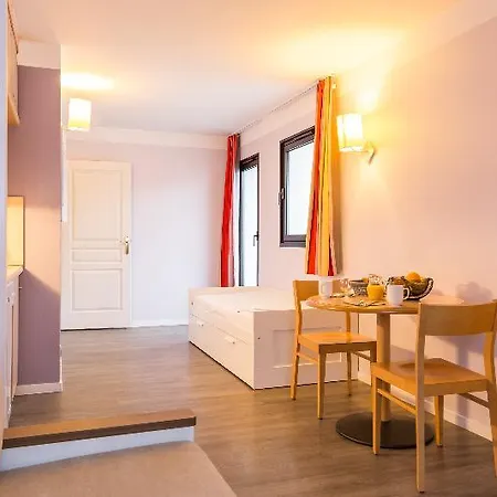 Pierre & Centre Aparthotel 3*