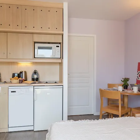 Pierre & Centre Апарт-отель Ла-Рошель