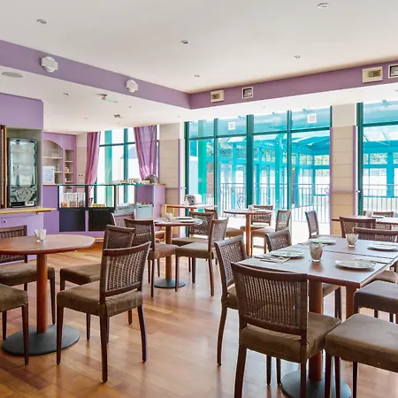 Pierre & Centre Ла-Рошель