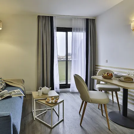 レジデンス ピエール ＆ バカンス サントル アパートホテル ラ・ロシェル