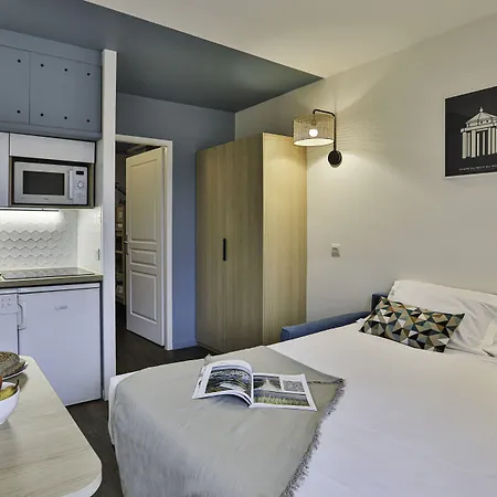 Pierre & Centre Апарт-отель Ла-Рошель