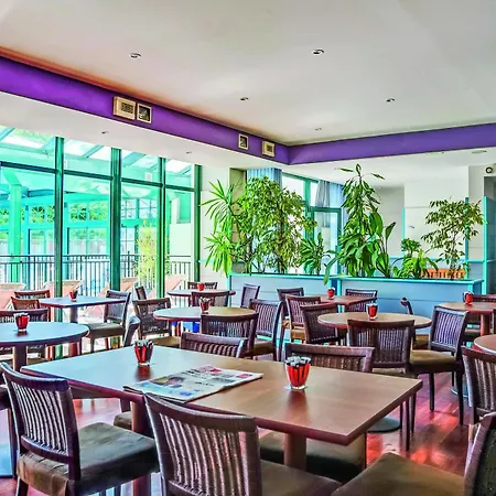 Pierre & Centre Ла-Рошель