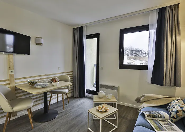 Pierre & Centre Aparthotel 3*